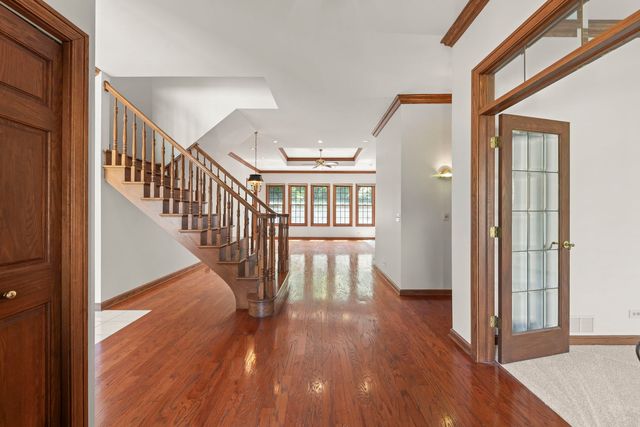 1524 Lloyd Court, Wheaton, IL 60189