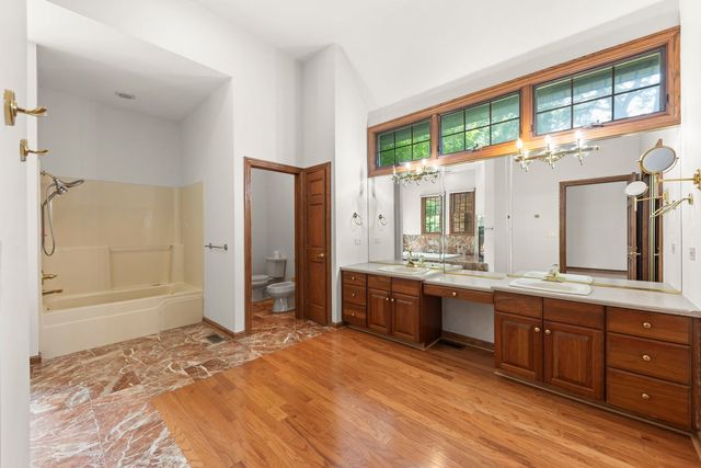 1524 Lloyd Court, Wheaton, IL 60189