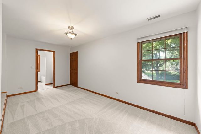 1524 Lloyd Court, Wheaton, IL 60189