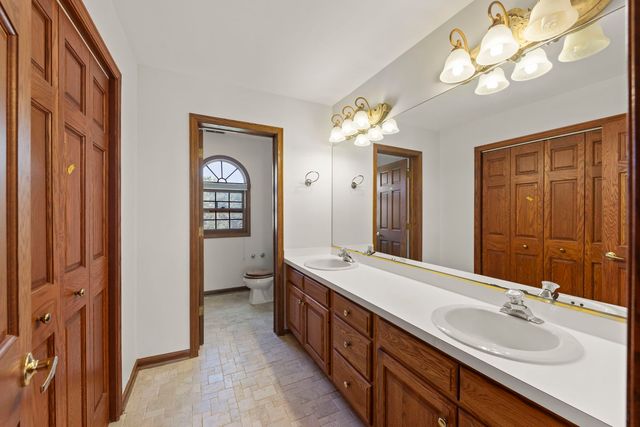 1524 Lloyd Court, Wheaton, IL 60189