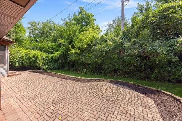 1524 Lloyd Court, Wheaton, IL 60189