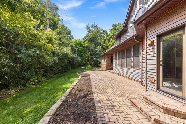 1524 Lloyd Court, Wheaton, IL 60189