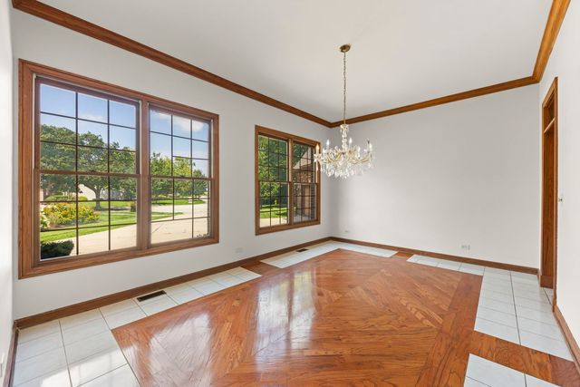 1524 Lloyd Court, Wheaton, IL 60189