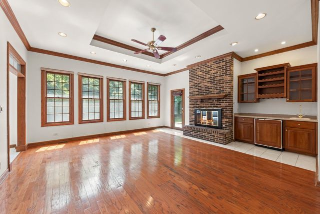 1524 Lloyd Court, Wheaton, IL 60189