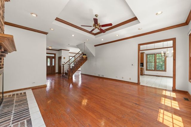 1524 Lloyd Court, Wheaton, IL 60189