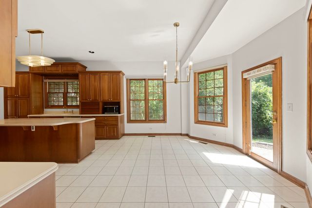 1524 Lloyd Court, Wheaton, IL 60189