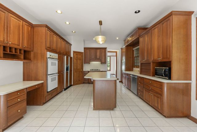 1524 Lloyd Court, Wheaton, IL 60189