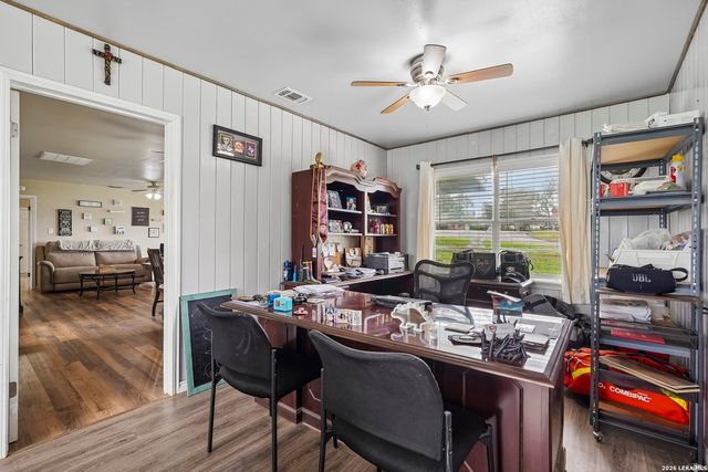 1609 F St, Floresville, TX 78114