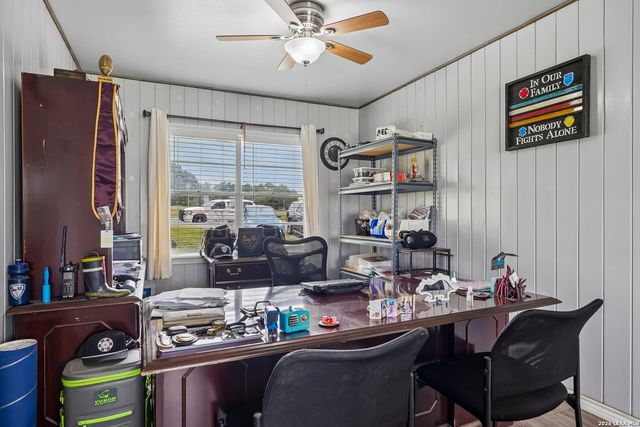 1609 F St, Floresville, TX 78114