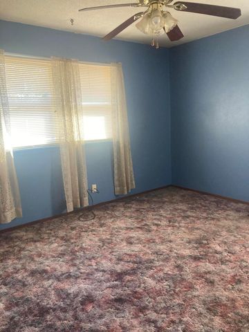 712 C St SE, Miami, OK 74354