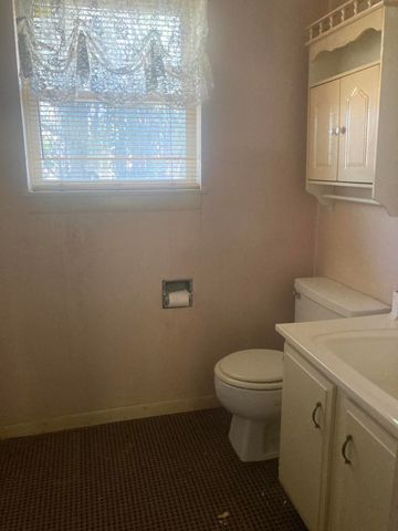 712 C St SE, Miami, OK 74354