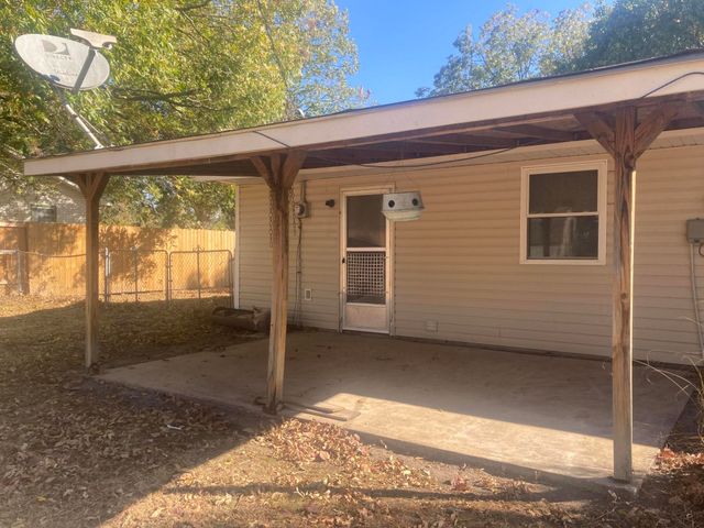 712 C St SE, Miami, OK 74354