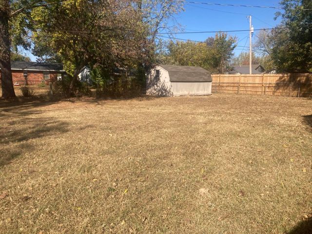 712 C St SE, Miami, OK 74354