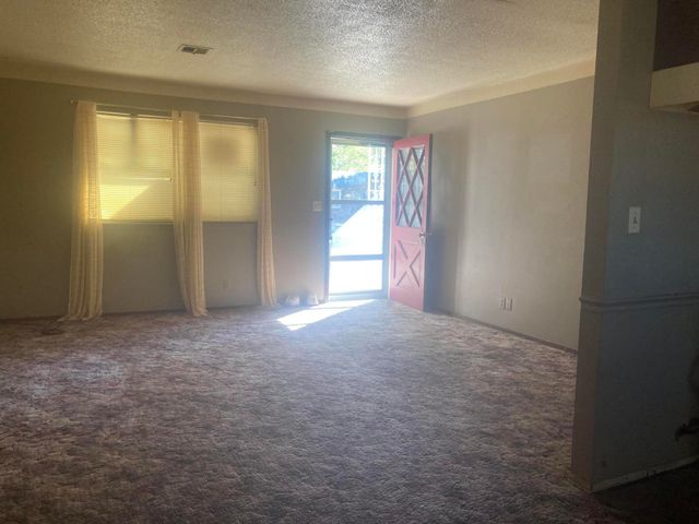 712 C St SE, Miami, OK 74354