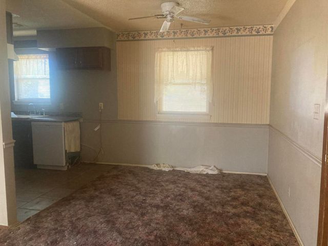 712 C St SE, Miami, OK 74354