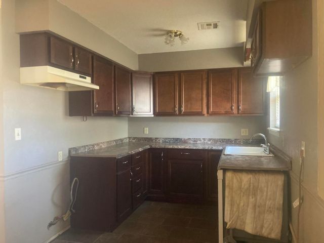 712 C St SE, Miami, OK 74354