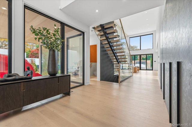 21 Westwood Road, Wainscott, NY 11975