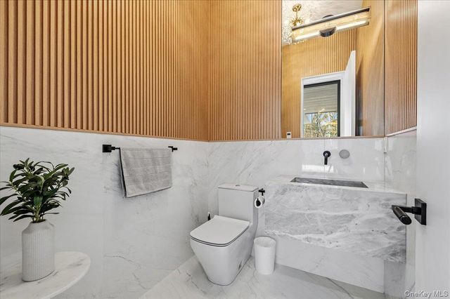 21 Westwood Road, Wainscott, NY 11975