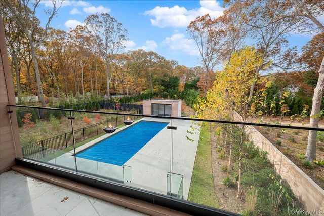 21 Westwood Road, Wainscott, NY 11975