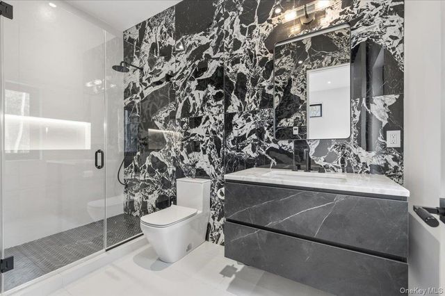 21 Westwood Road, Wainscott, NY 11975