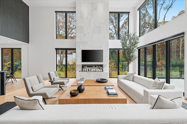 21 Westwood Road, Wainscott, NY 11975