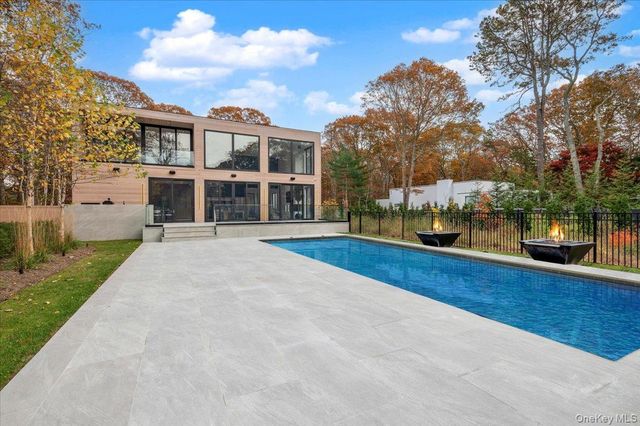 21 Westwood Road, Wainscott, NY 11975