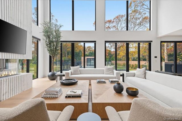 21 Westwood Road, Wainscott, NY 11975