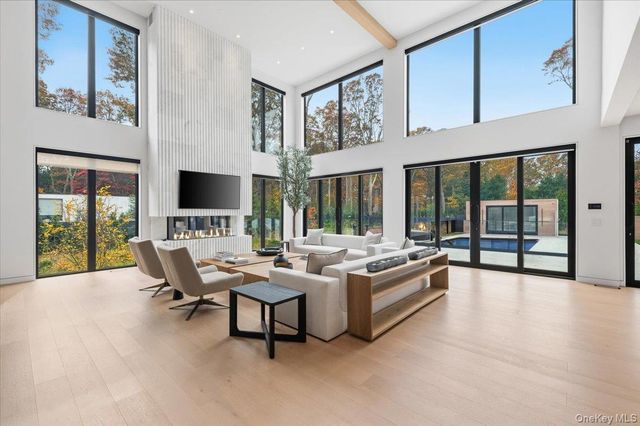 21 Westwood Road, Wainscott, NY 11975