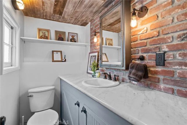 721 Country Club, Burbank, CA 91501