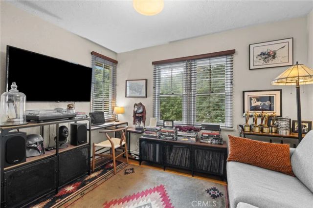 721 Country Club, Burbank, CA 91501