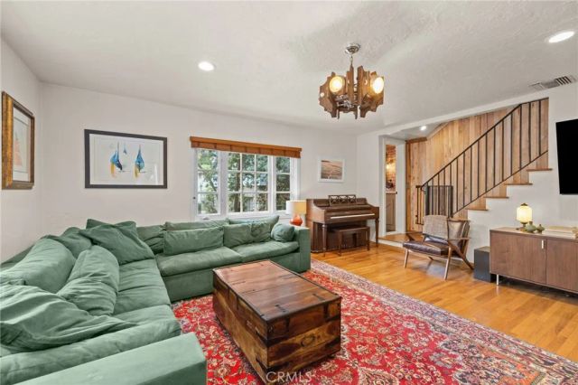 721 Country Club, Burbank, CA 91501