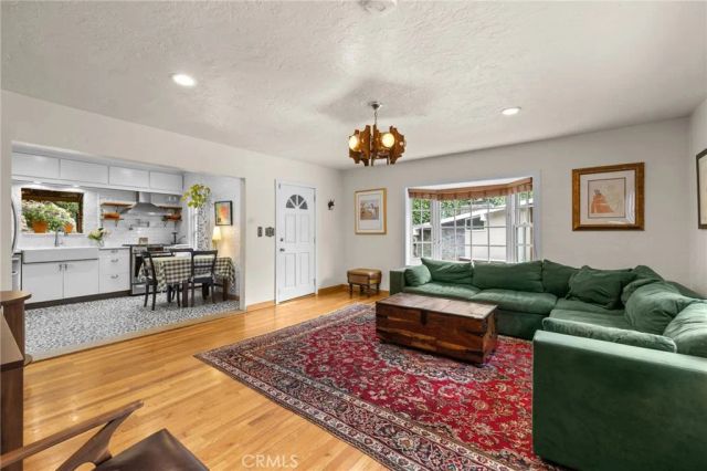 721 Country Club, Burbank, CA 91501