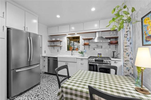 721 Country Club, Burbank, CA 91501