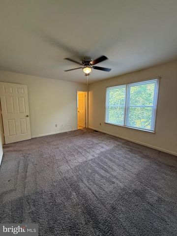 900 DEWBERRY DR, Fredericksburg, VA 22407