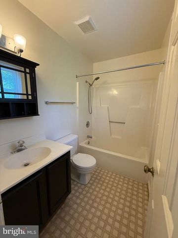 900 DEWBERRY DR, Fredericksburg, VA 22407