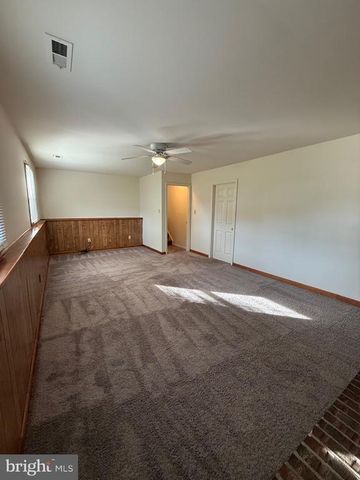 900 DEWBERRY DR, Fredericksburg, VA 22407
