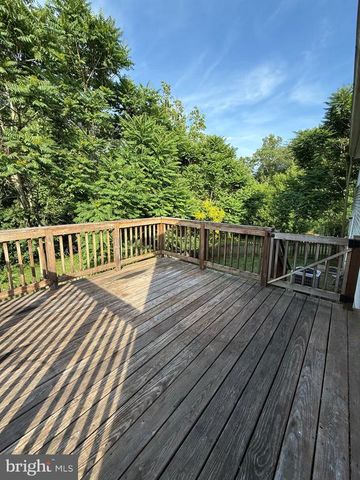 900 DEWBERRY DR, Fredericksburg, VA 22407