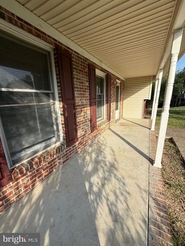 900 DEWBERRY DR, Fredericksburg, VA 22407