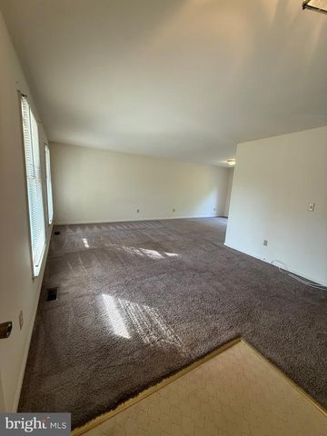 900 DEWBERRY DR, Fredericksburg, VA 22407