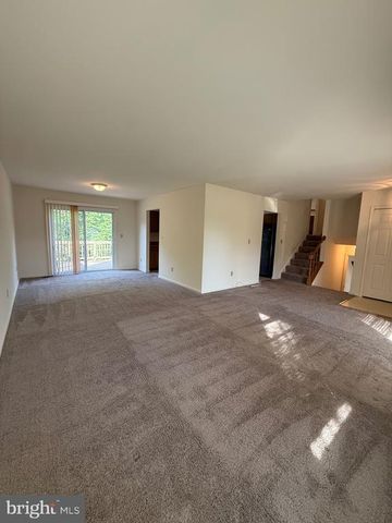 900 DEWBERRY DR, Fredericksburg, VA 22407
