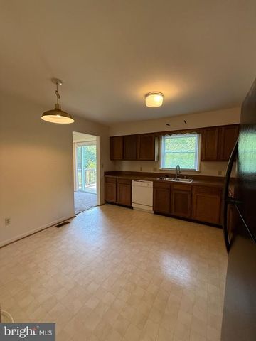 900 DEWBERRY DR, Fredericksburg, VA 22407