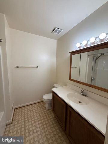 900 DEWBERRY DR, Fredericksburg, VA 22407