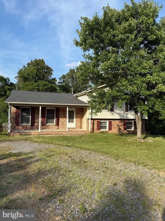 900 DEWBERRY DR, Fredericksburg, VA 22407