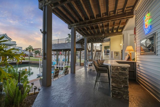 923 Short Reach Drive, Tiki Island, TX 77554