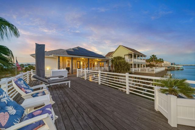 923 Short Reach Drive, Tiki Island, TX 77554