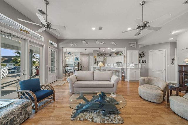 923 Short Reach Drive, Tiki Island, TX 77554