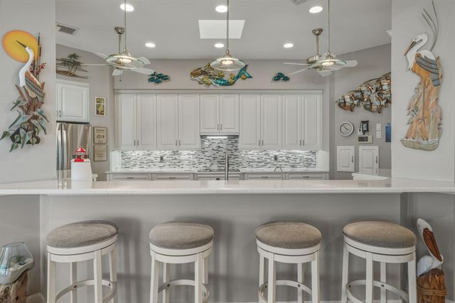 923 Short Reach Drive, Tiki Island, TX 77554