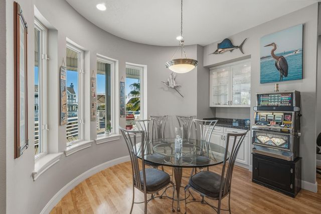 923 Short Reach Drive, Tiki Island, TX 77554