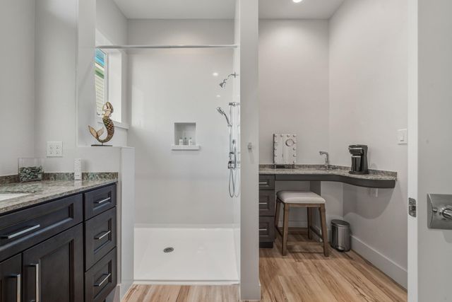 923 Short Reach Drive, Tiki Island, TX 77554