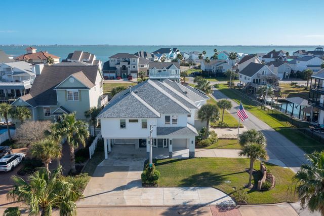 923 Short Reach Drive, Tiki Island, TX 77554